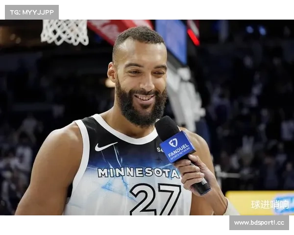 黄蜂主帅赞马威:禁区统治力强 是球队多面进攻威胁核心 黄蜂主帅赞马威:禁区统治力强 是球队多面进攻威胁核心