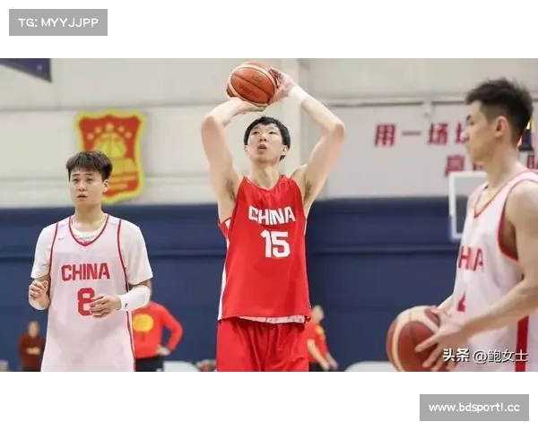 中国男篮场上霸气指挥展现卓越领袖气质铸就球队核心力量 中国男篮场上霸气指挥展现卓越领袖气质铸就球队核心力量