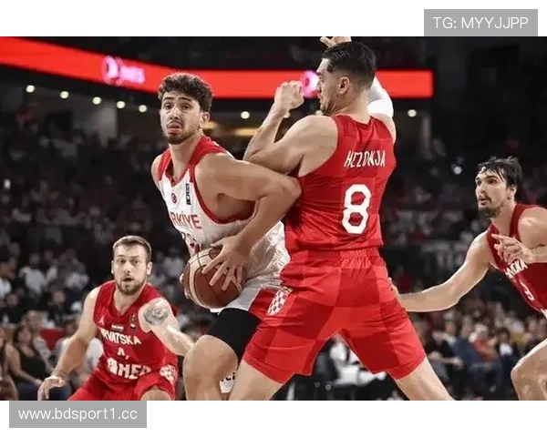 小贾巴里:对方派两人防守杰伦-格林让我打得更加轻松 小贾巴里:对方派两人防守杰伦-格林让我打得更加轻松